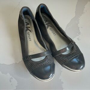 Anne Klein Sport Silver/Grey Mary Jane Style Ballet Flats Women’s Size 6 EUC
